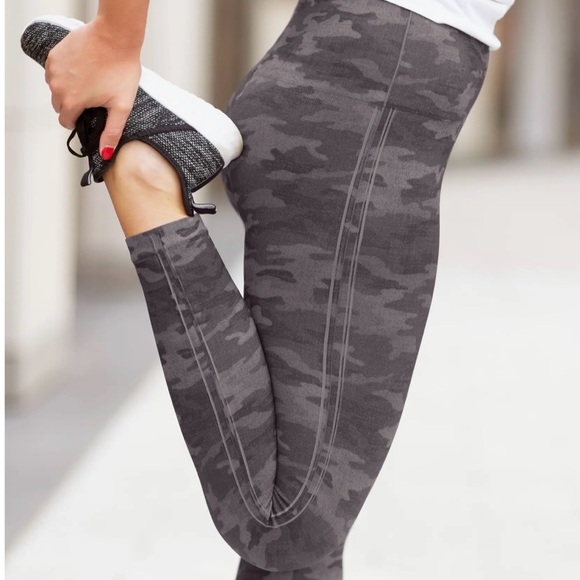 - Spanx Look at Me Now Seamless Leggings XS - Picture 5 of 7